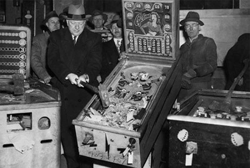 Pe când jocul Pinball era ilegal