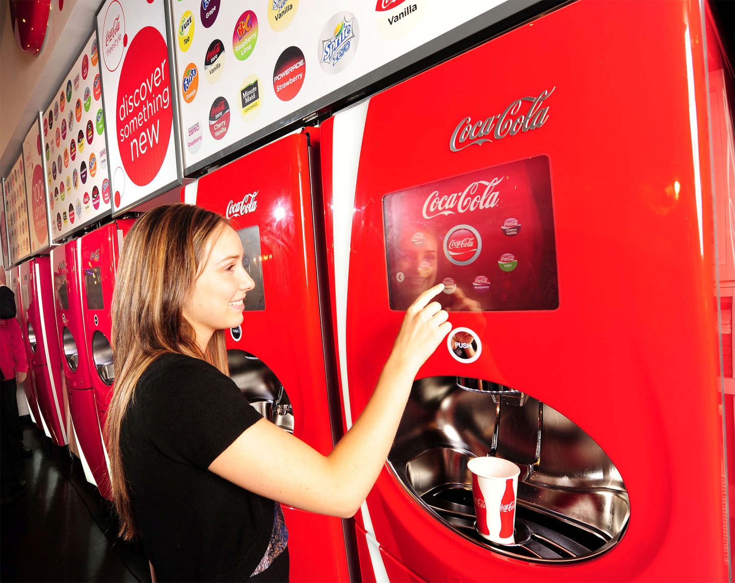 De ce nu îngheaţă băuturile din automatele de suc stradale?