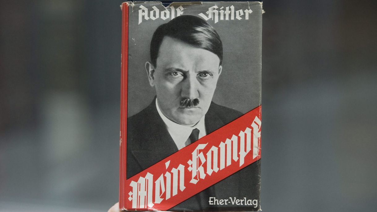 Fascinaţia pentru Hitler şi Nazism