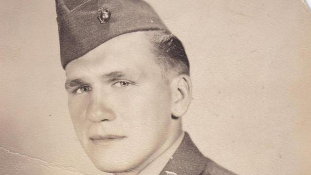 După 70 de ani, au identificat cine se află în celebra fotografie de război