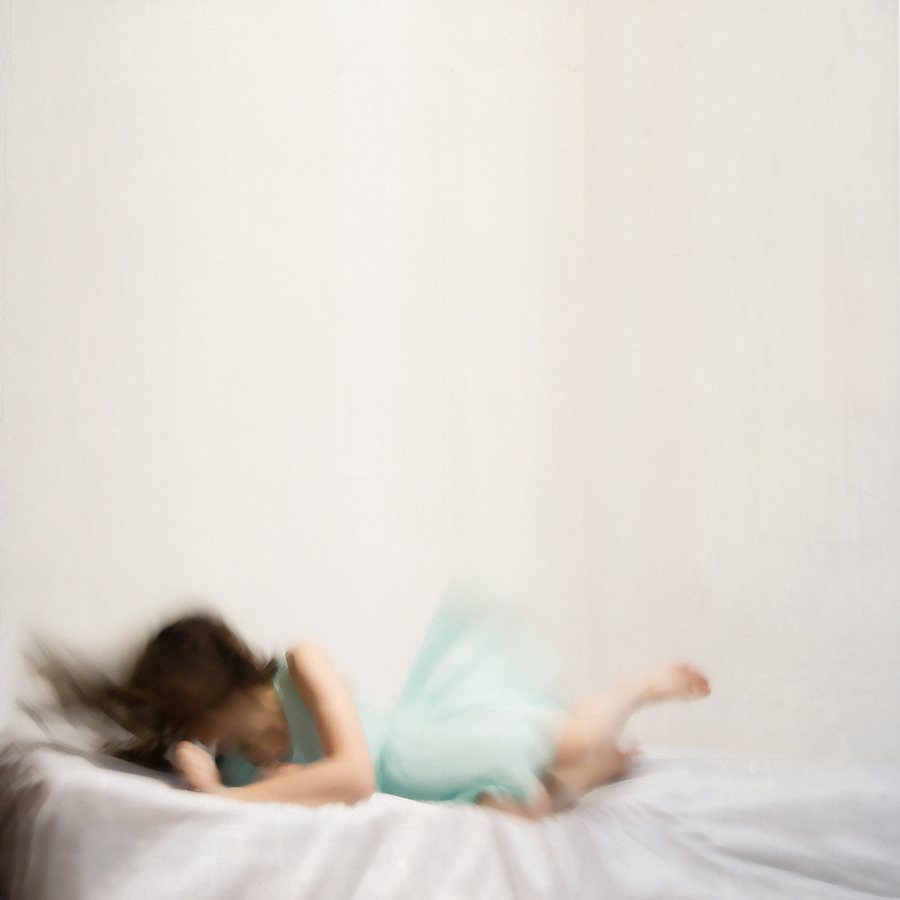 De ce avem senzaţia de cădere în gol atunci când dormim?