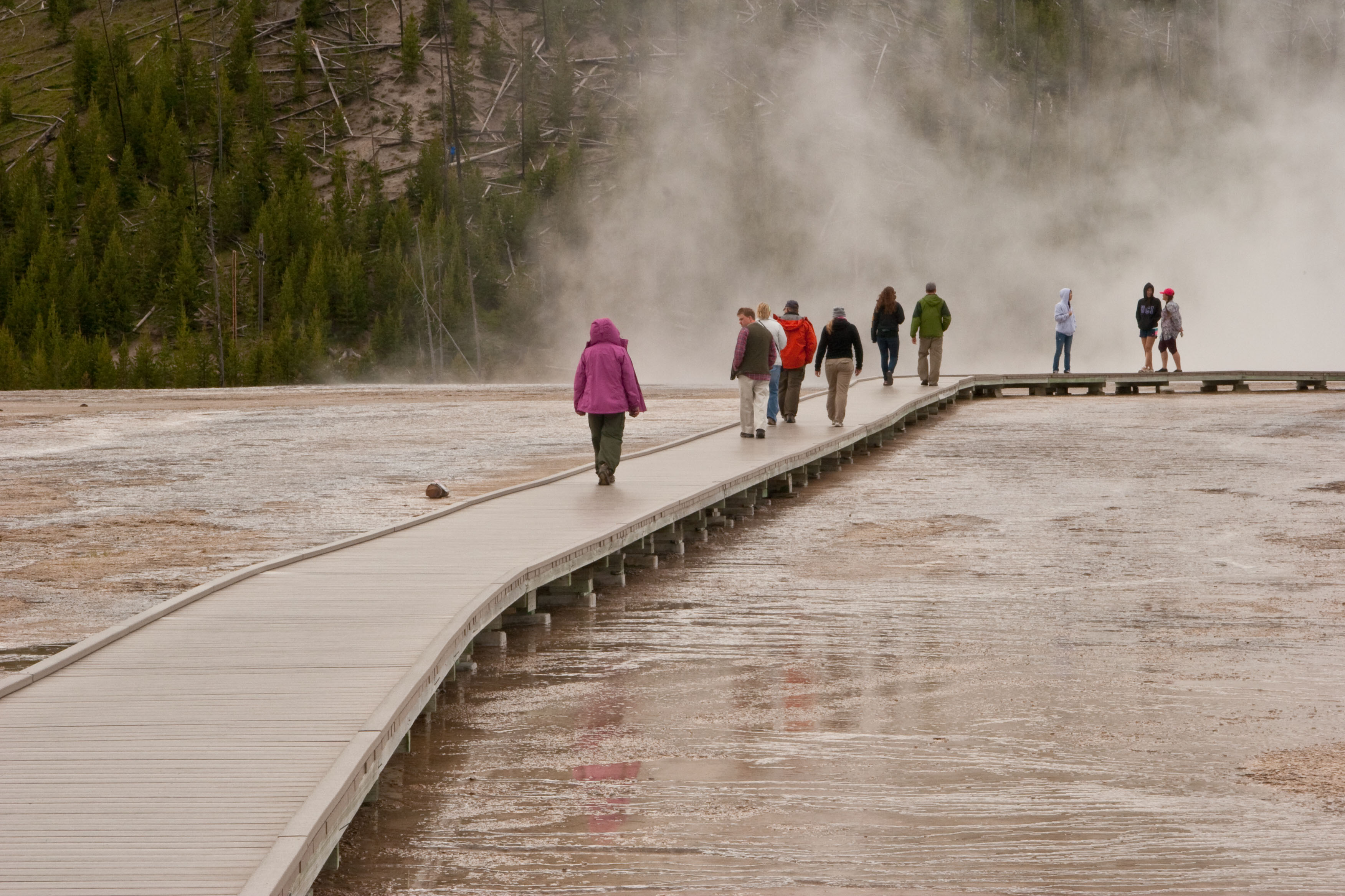 O minune naturală: izvorul termal The Grand Prismatic Spring