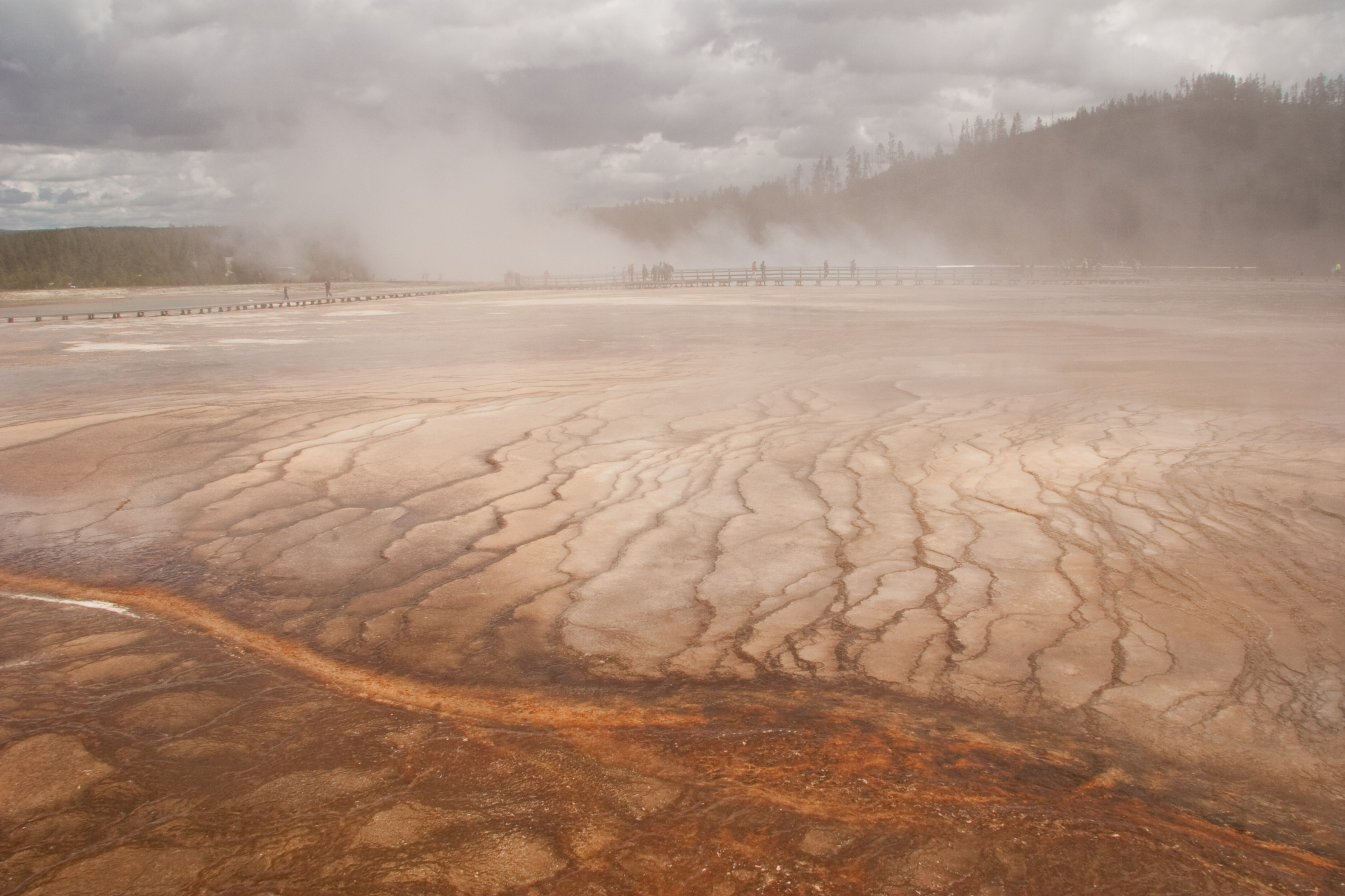 O minune naturală: izvorul termal The Grand Prismatic Spring