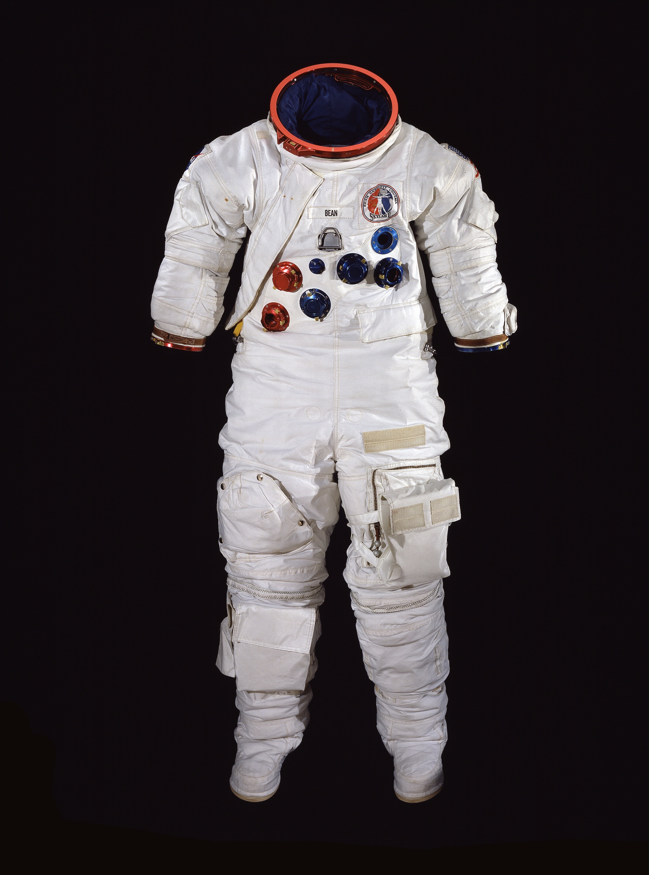 Poate supravieţui un om în spaţiul cosmic fără costum de astronaut?