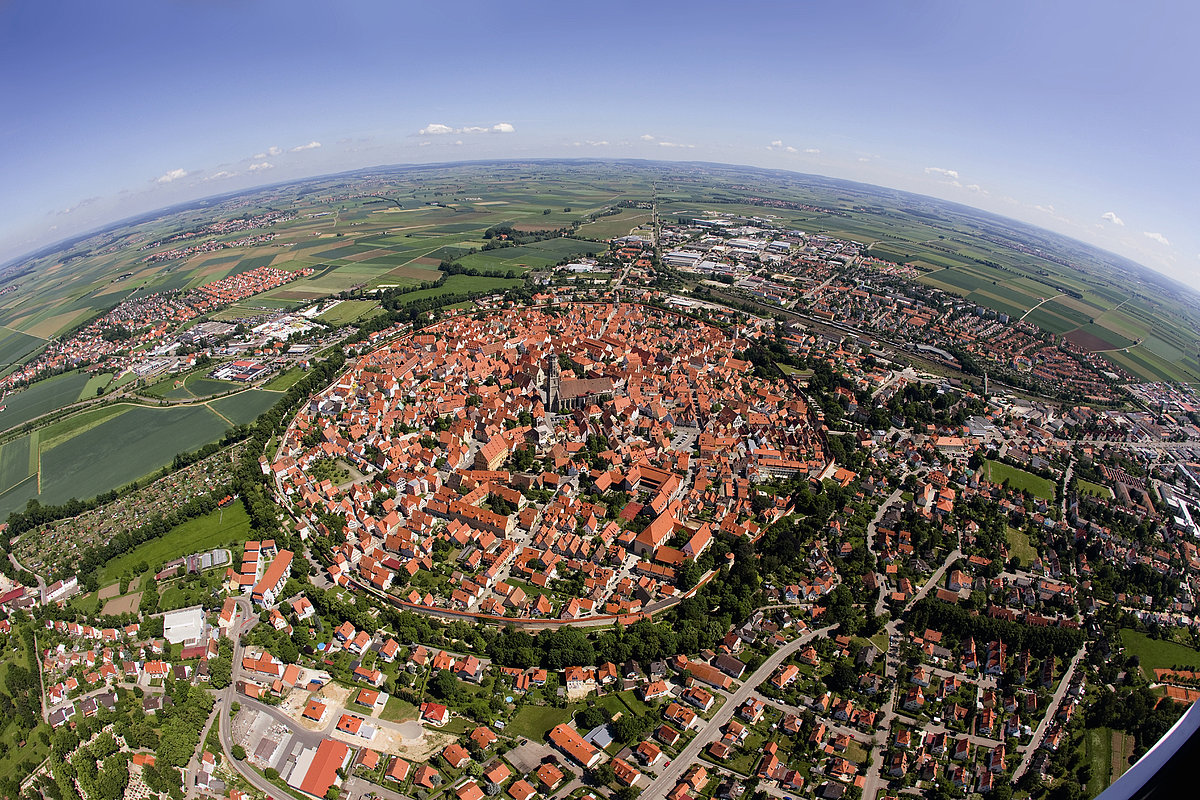 Nördlingen - Oraşul din interiorul unui crater de meteorit