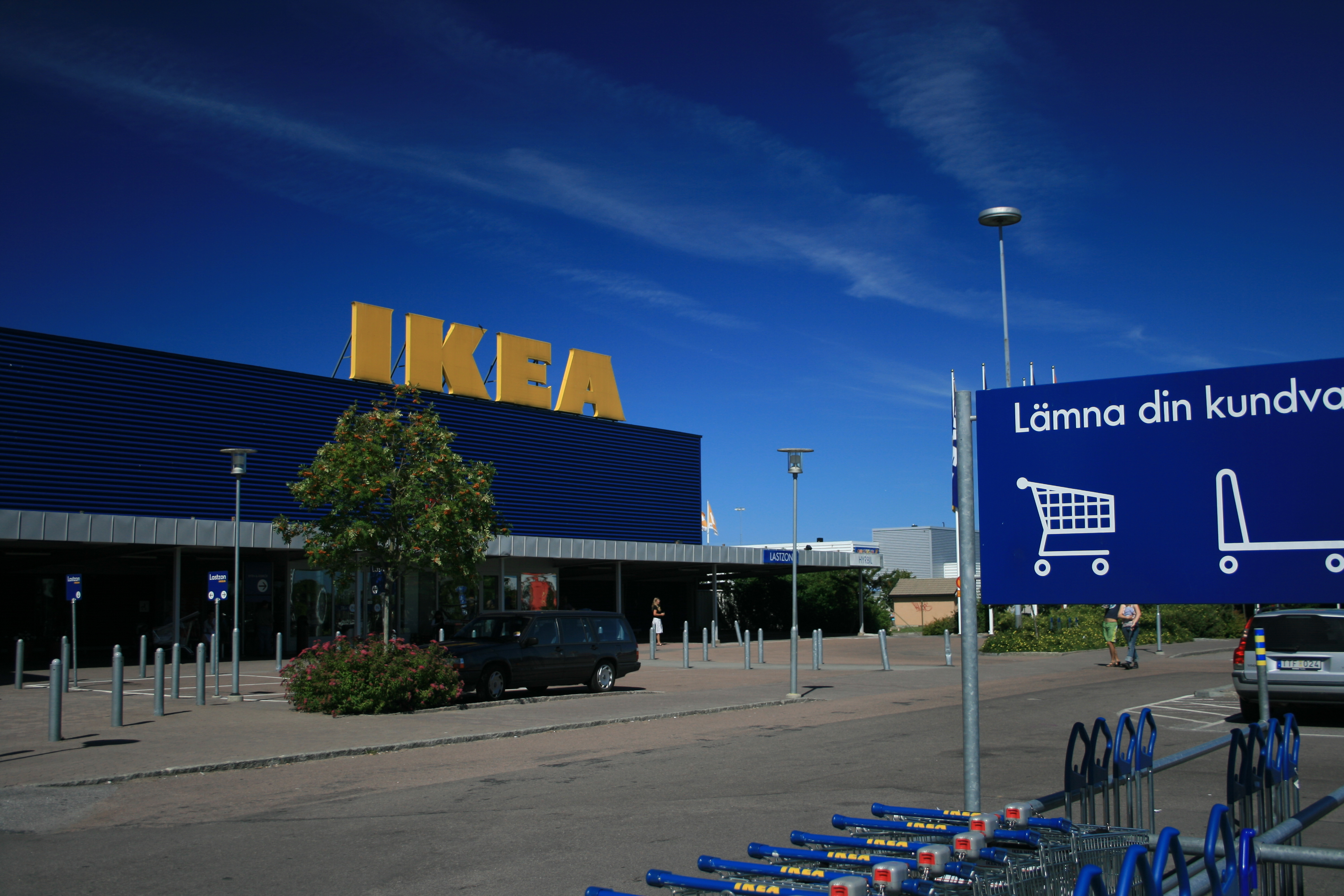 Cine vorbeşte limba IKEA? Cum îşi denumeşte magnatul suedez produsele