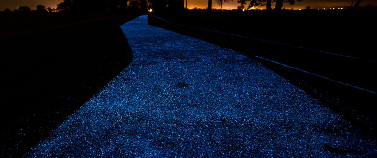 Trasee luminescente colorează un oraş din Polonia