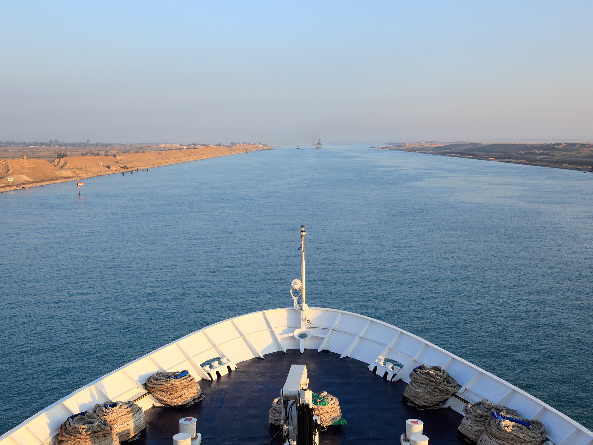 Au rămas blocaţi în Canalul Suez, şi-au înfiinţat ţară