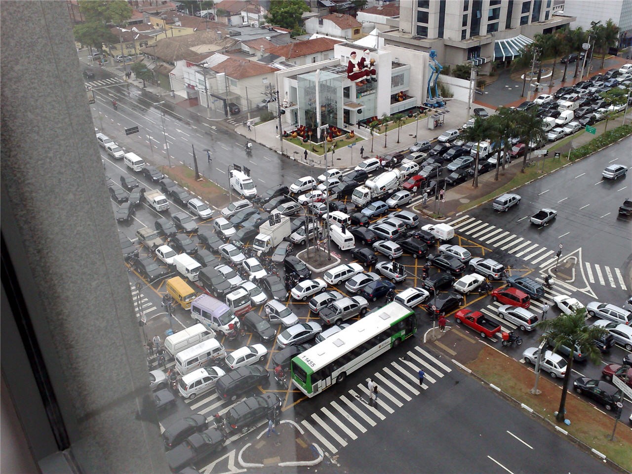 Trăind în mediu cu trafic intens, creşte riscul apariţiei demenţei