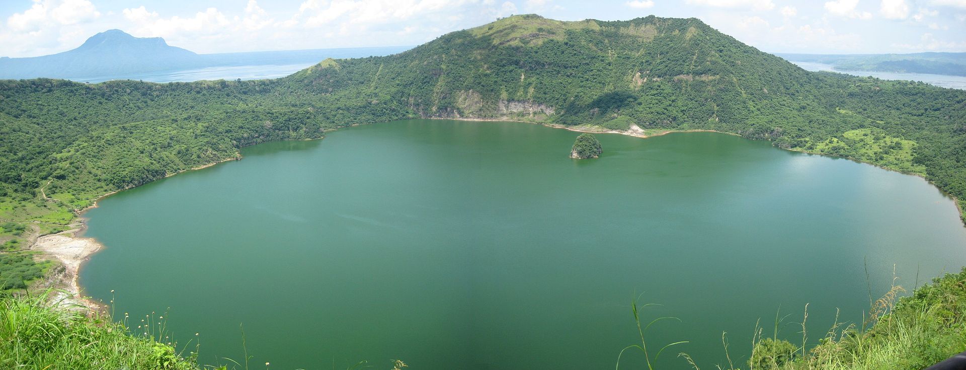 Insula dintr-un lac pe o insulă într-un lac pe o insulă