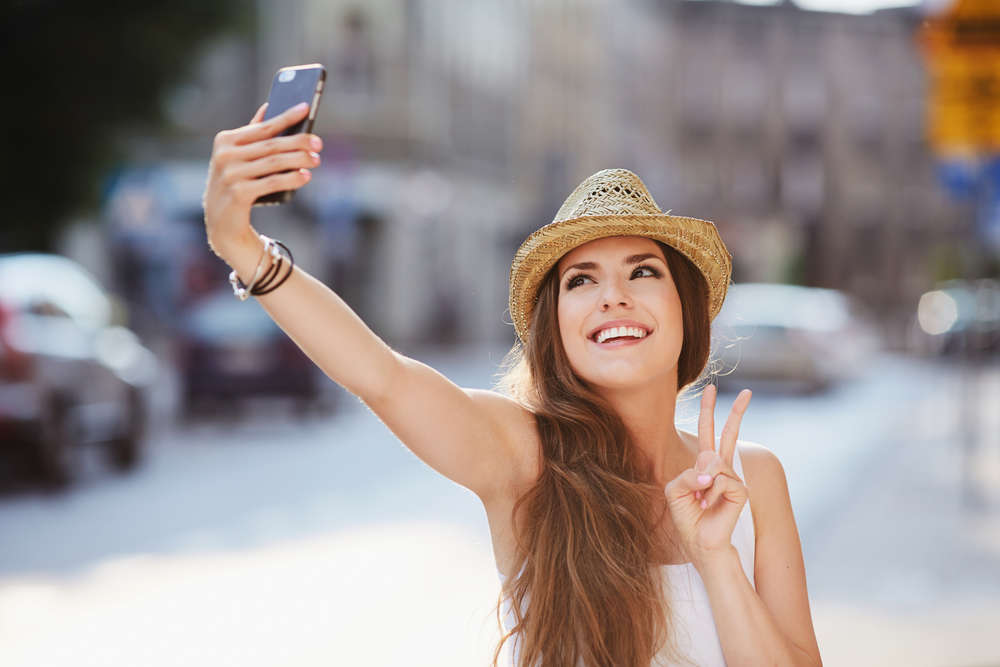Hoţii pot fura amprentele direct din selfie-uri