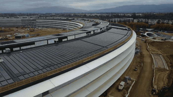 Apple Park surprins de o dronă