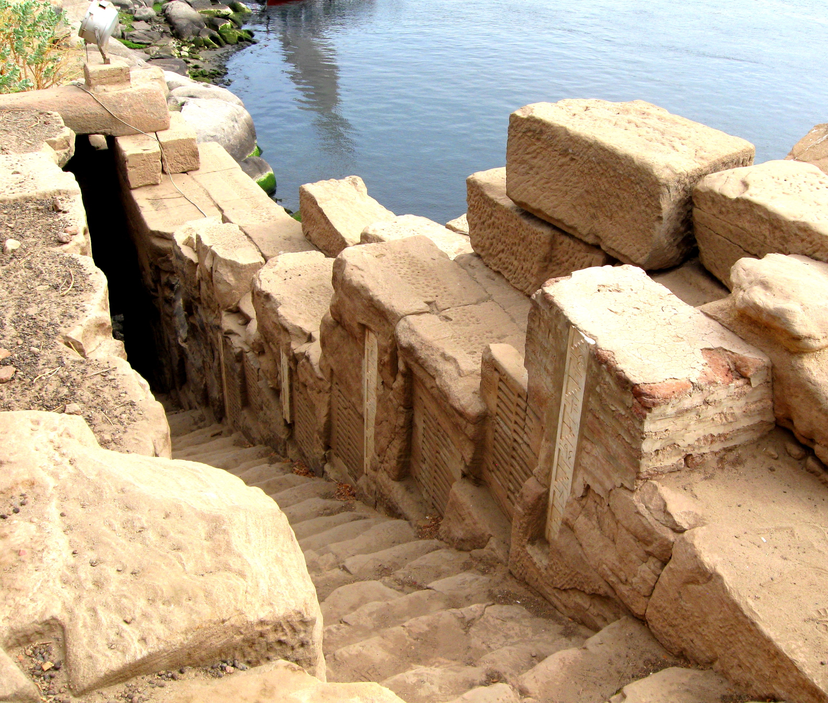 Nilometrul: Structură antică utilizată în măsurarea nivelului râului Nil