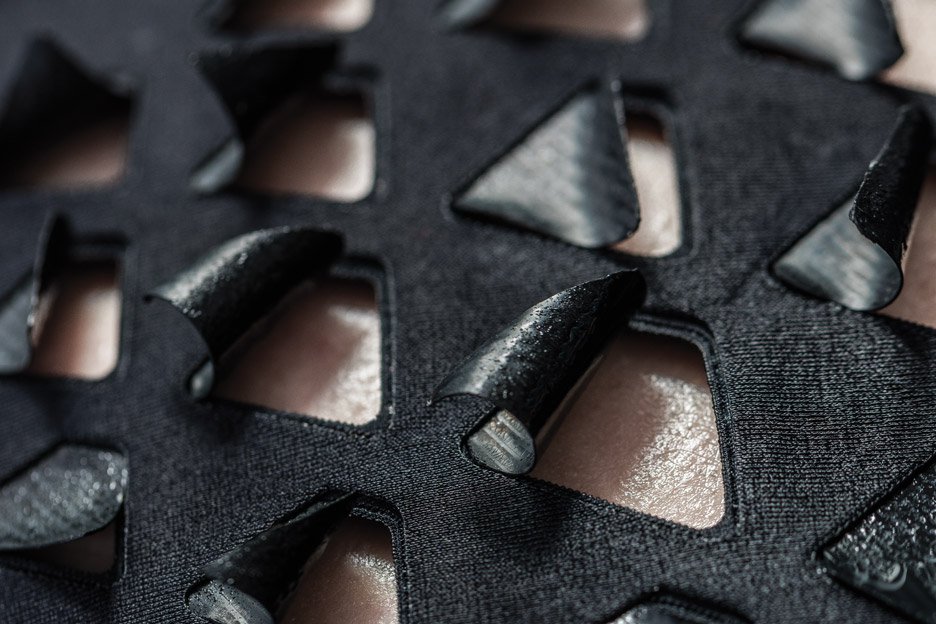Colile aeromorfe gonflabile se autoîmpăturesc în figuri origami complexe