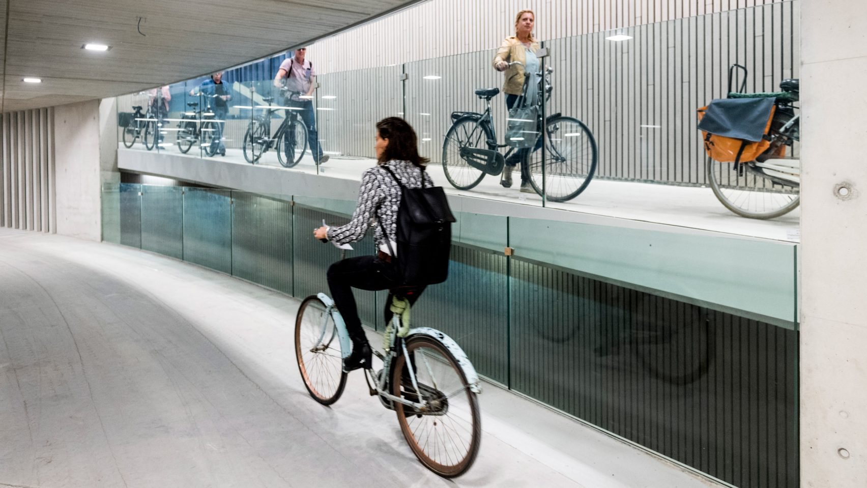 Se construieşte cel mai mare spaţiu de parcare pentru biciclete din lume