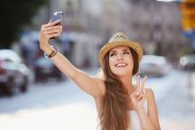 Hoţii pot fura amprentele direct din selfie-uri