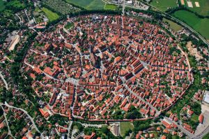 Nördlingen - Oraşul din interiorul unui crater de meteorit