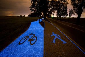 Trasee luminescente colorează un oraş din Polonia