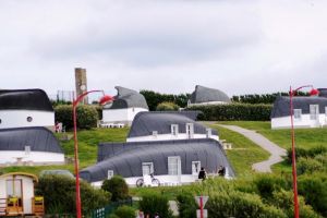 Equihen Plage: satul caselor din bărci inversate