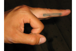 Tatuaj stick and poke