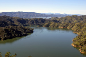 Partea de jos a Lacului Berryessa in apropiere de Portuguese Canyon, vazut in amonte; Foto: Wikipedia