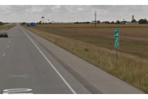 Acest indicator pe Ruta Interstate 70 este acum inlocuit cu unul inscriptionat -Mile 419.99- pentru a descuraja hotii care folosesc codul 420 pentru marijuana (Hartile Google)