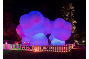 Compania BIG creeaza pavilionul-nori gen baloane de sapun, pentru Festivalul Roskilde 2016