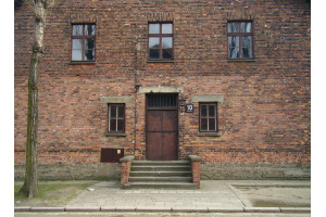 Blocul 10 de la Auschwitz, unde Dr. Josef Mengele a efectuat experimente medicale asupra detinutilor din tabara. Foto: Wikimedia Commons